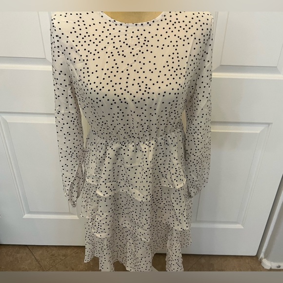 $6 POLKA DOT DRESS. NEW WITHOUT TAGS. SIZE MED. $6 IF BUNDLED - Picture 10 of 11